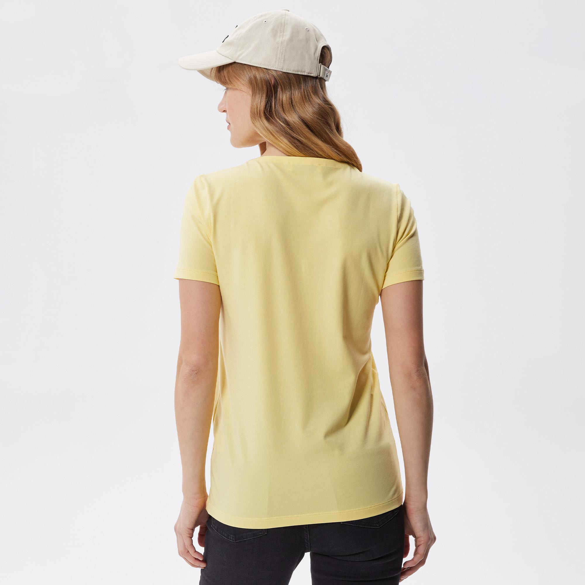Lacoste Kadın Slim Fit Bisiklet Yaka Sarı T-Shirt. 3